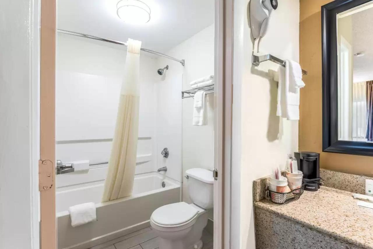 Quality Inn Downtown Джонсон Сити Экстерьер фото