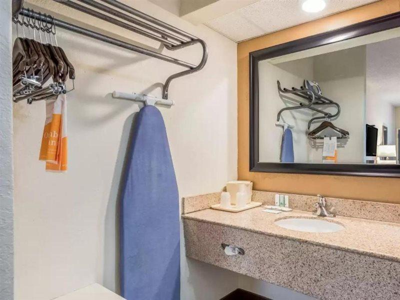 Quality Inn Downtown Джонсон Сити Экстерьер фото