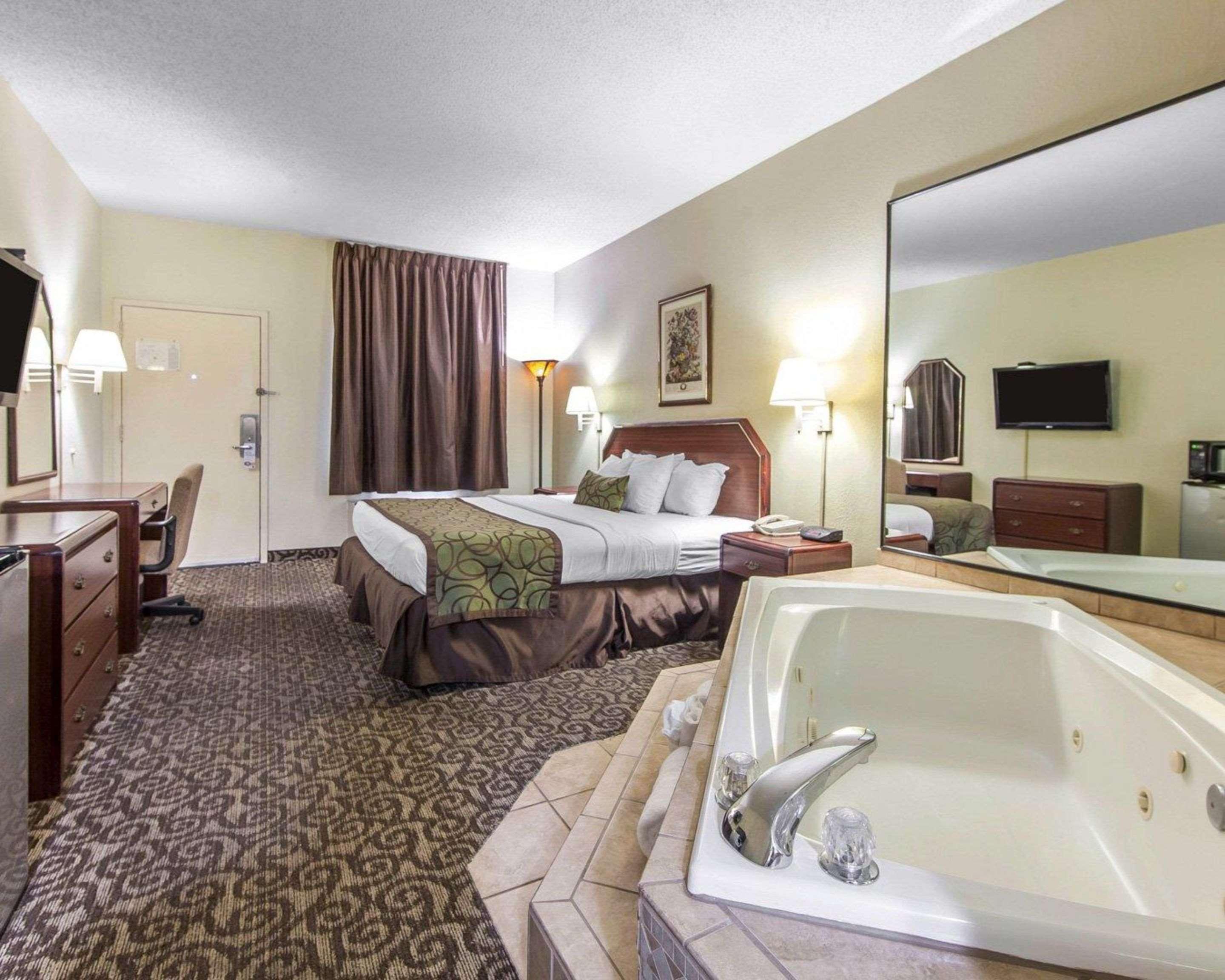 Quality Inn Downtown Джонсон Сити Экстерьер фото